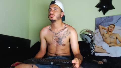 Snapshot of adamparker_ chatting on November 4, 2025, 12:10 am adamparker_ online show from November 4, 2025, 12:10 am