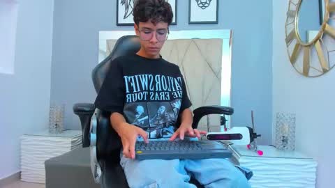 Adams Bobby online show from November 10, 2025, 12:04 pm