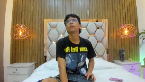 Snapshot of adams_bobby chatting on June 4, 2026, 11:05 am Adams Bobby online show from June 4, 2026, 11:05 am