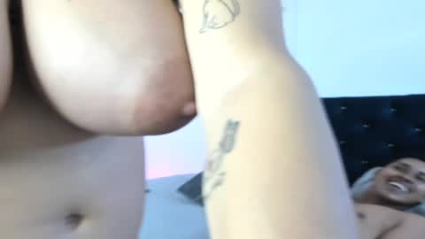 ADAMS Y NIKI online show from December 17, 2024, 8:10 pm