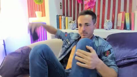 Im Adams Sanz online show from February 3, 2026, 11:43 pm