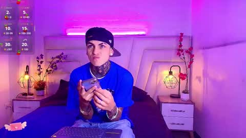 Snapshot of adamswalkerr_ chatting on February 4, 2026, 12:33 pm AdamsWalkerr online show from February 4, 2026, 12:33 pm