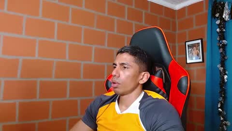 Adan Sin online show from December 19, 2024, 11:03 pm