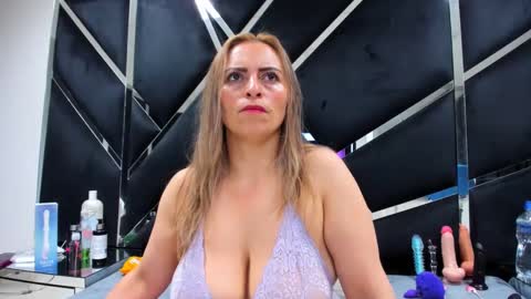 Snapshot of adara_89 chatting on February 12, 2025, 1:41 am adara online show from February 12, 2025, 1:41 am