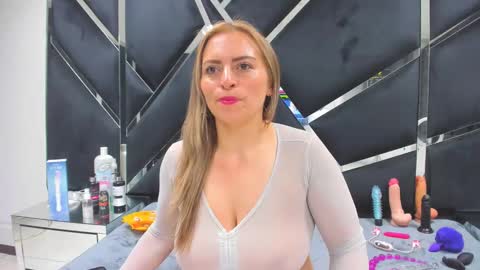 Snapshot of adara_89 chatting on February 14, 2025, 3:33 am adara online show from February 14, 2025, 3:33 am