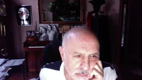 add_me_2 online show from April 16, 2026, 12:33 am