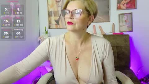 adeellee online show from October 16, 2025, 8:26 am