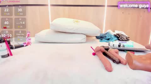 adela chase online show from October 31, 2025, 4:02 am