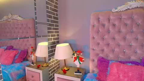 Adelaine online show from December 19, 2025, 4:19 am