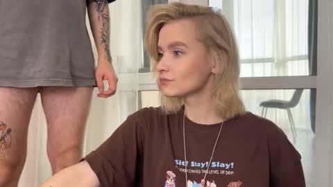 Adele Nick online show from November 19, 2025, 8:47 am