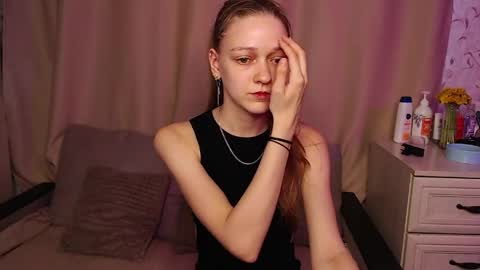Snapshot of adelin_maxwell chatting on May 18, 2026, 3:29 pm Lina online show from May 18, 2026, 3:29 pm