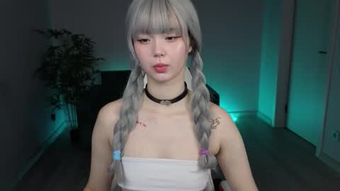 adelina__flower online show from March 18, 2026, 1:53 am