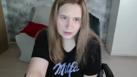 adelinalawson online show from April 19, 2026, 7:18 am