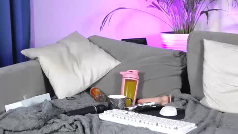 Adeline online show from October 13, 2025, 3:06 am