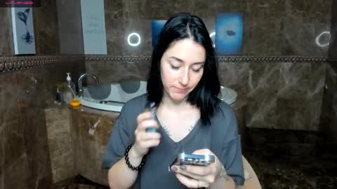 Adel online show from October 4, 2025, 2:53 am