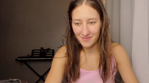 Snapshot of adellqueen chatting on December 5, 2024, 10:34 pm Adell online show from December 5, 2024, 10:34 pm