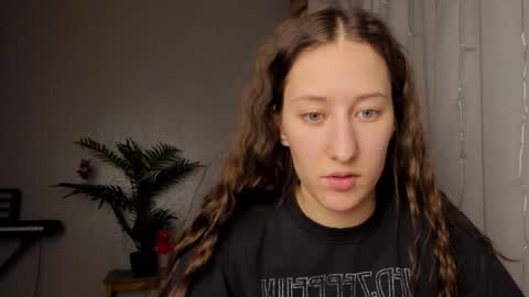 Snapshot of adellqueen chatting on February 19, 2025, 10:31 pm Adell online show from February 19, 2025, 10:31 pm