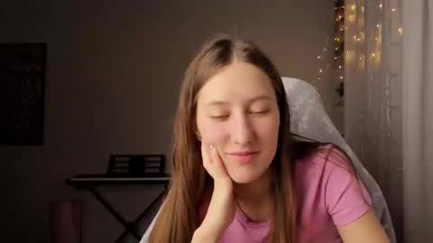 Snapshot of adellqueen chatting on March 2, 2025, 10:38 pm Adell online show from March 2, 2025, 10:38 pm