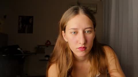 Snapshot of adellqueen chatting on September 19, 2025, 9:26 pm Adell online show from September 19, 2025, 9:26 pm