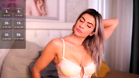 Adelyn online show from October 19, 2025, 9:43 am