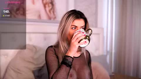 Adelyn online show from November 2, 2025, 10:39 am