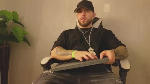 Ades online show from November 2, 2025, 7:22 am