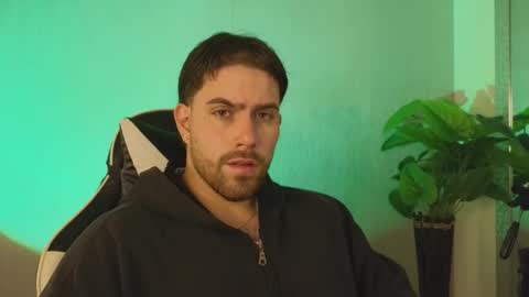 Ades online show from December 3, 2025, 11:08 am