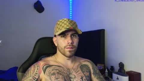 Snapshot of ades_lowe chatting on January 18, 2026, 10:02 pm Ades online show from January 18, 2026, 10:02 pm