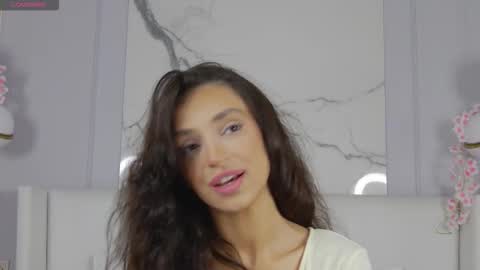 adoracortes online show from September 20, 2025, 5:08 am