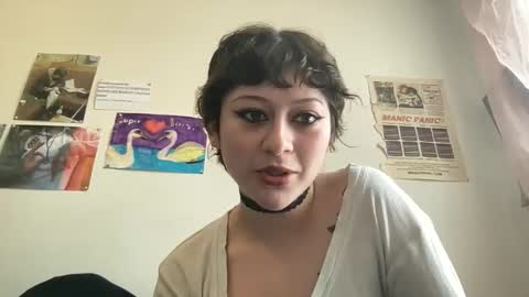 adoremenova online show from May 3, 2026, 5:41 pm