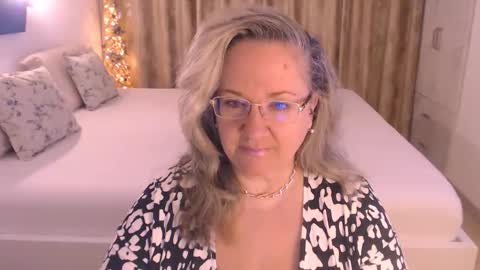 Cryna online show from March 13, 2026, 5:14 am