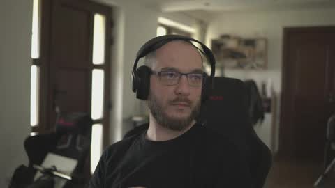 W36 online show from April 3, 2026, 7:28 am