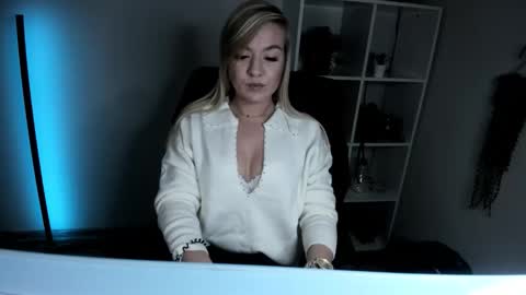 AdrenalinLaura online show from November 14, 2025, 6:34 am