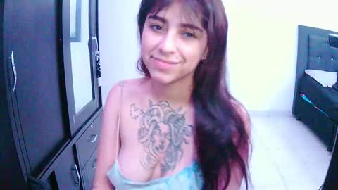 Snapshot of adri_gomez1 chatting on October 18, 2025, 8:15 am online show from October 18, 2025, 8:15 am