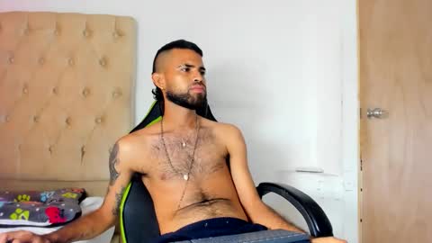 adri_sexboy229 online show from September 11, 2025, 2:33 am