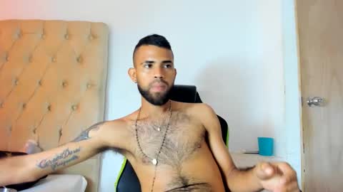 adri_sexboy229 online show from September 11, 2025, 2:39 pm