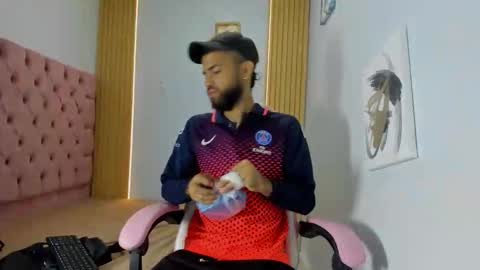 adri_sexboy229 online show from September 16, 2025, 12:39 pm