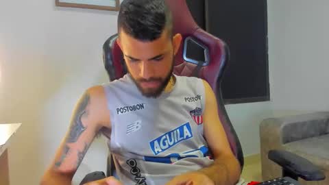 adri_sexboy229 online show from September 18, 2025, 2:02 am