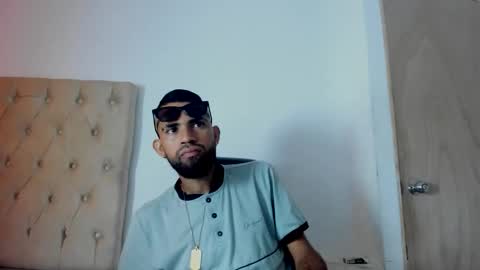 adri_sexboy229 online show from September 20, 2025, 2:51 pm