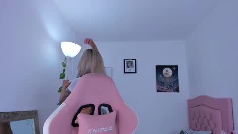 Adriana online show from February 27, 2025, 12:23 pm