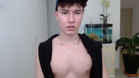 Snapshot of adrian_morelli chatting on December 10, 2024, 7:32 pm adrian morelli online show from December 10, 2024, 7:32 pm