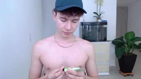 Snapshot of adrian_morelli chatting on December 19, 2024, 7:40 pm adrian morelli online show from December 19, 2024, 7:40 pm