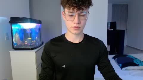 Snapshot of adrian_morelli chatting on October 25, 2025, 10:37 pm adrian morelli online show from October 25, 2025, 10:37 pm