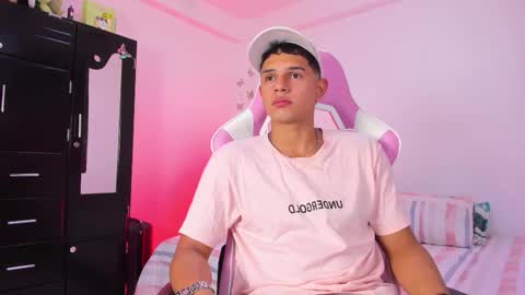 Snapshot of adrian_prime_ chatting on February 4, 2026, 6:25 pm ADRIAN online show from February 4, 2026, 6:25 pm