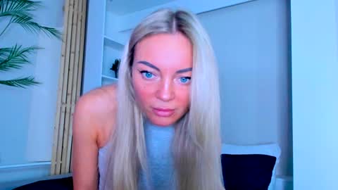 Adriana online show from February 1, 2025, 6:32 am