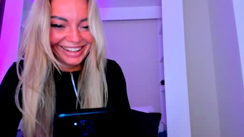 Adriana online show from February 1, 2025, 6:08 pm