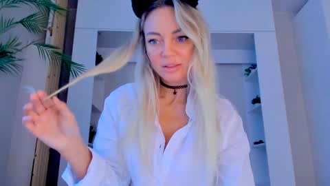 Adriana online show from March 7, 2025, 12:12 pm