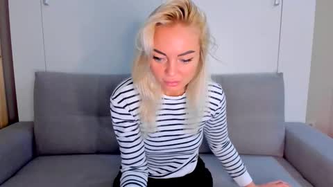 Adriana online show from October 29, 2025, 11:01 am