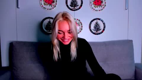 Adriana online show from November 28, 2025, 5:10 am