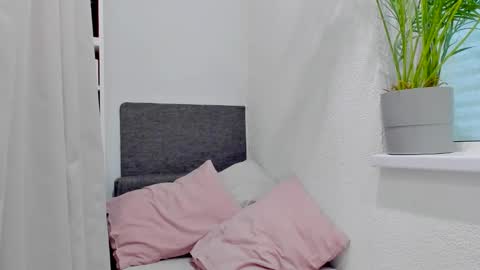 Adriana online show from December 2, 2025, 2:12 pm